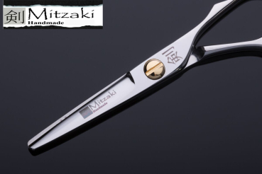 Preview: MITZAKI - Mitley ,  Haarschere mit Hohlschliff  in 4.5 Zoll für alle Arbeiten am Haar, DGT polish veredelt, gute Sliceeigenschaft, softer Lauf, incl. Zubehör und Etui